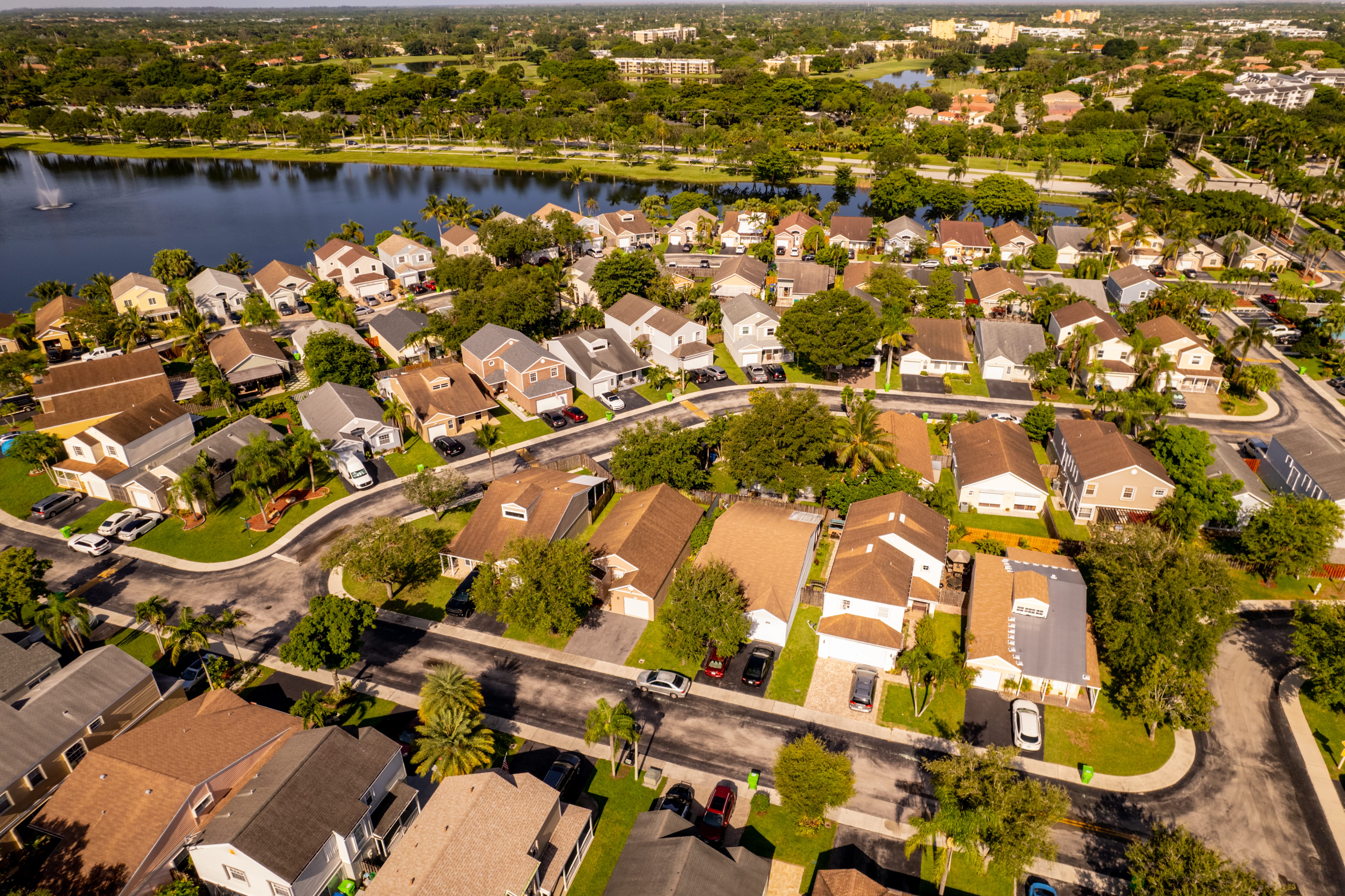 Aerial view of a well-maintained Florida HOA community with landscaped lawns and homes.